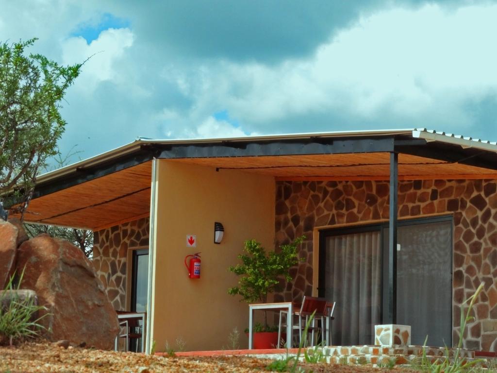 Ovita Wildlife Restcamp Okazize Phòng bức ảnh